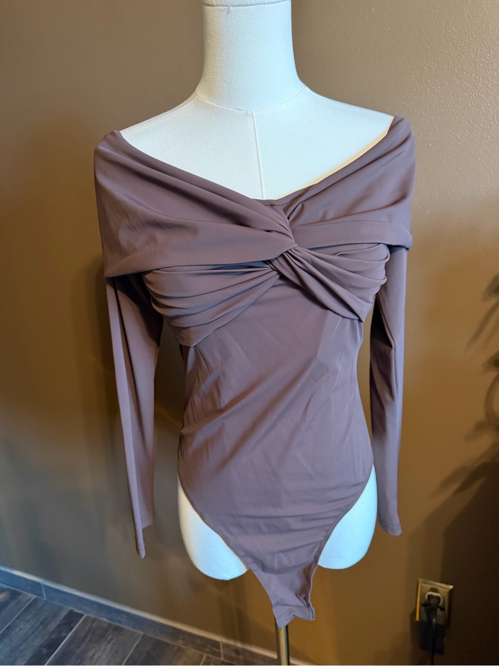 Twist-Front Off-Shoulder Long Sleeve Bodysuit in Mauve Taupe